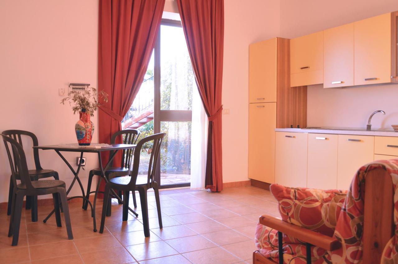 Desusino Residence & Hotel บูเตรา ภายนอก รูปภาพ
