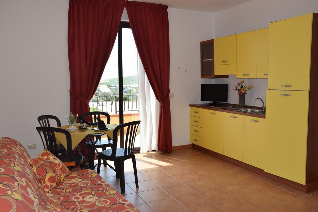 Desusino Residence & Hotel บูเตรา ภายนอก รูปภาพ