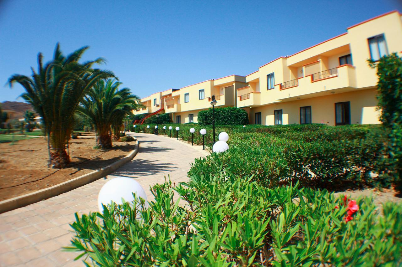 Desusino Residence & Hotel บูเตรา ภายนอก รูปภาพ