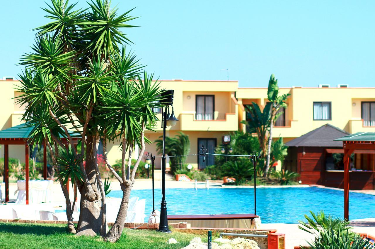 Desusino Residence & Hotel บูเตรา ภายนอก รูปภาพ
